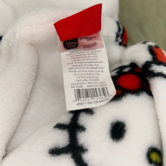 Queen Hello Kitty Christmas Blanket - Picture 4 of 4